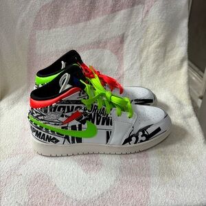 Jordan 1 Mid
All Over Logos (GS) Youth Sz 7